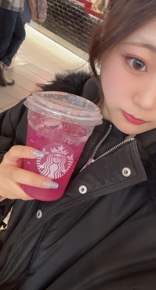 みなブログ スタバの新作！ - 川崎のセクキャバTHIRD 公式 ｜厳選美女と贅沢な時間を