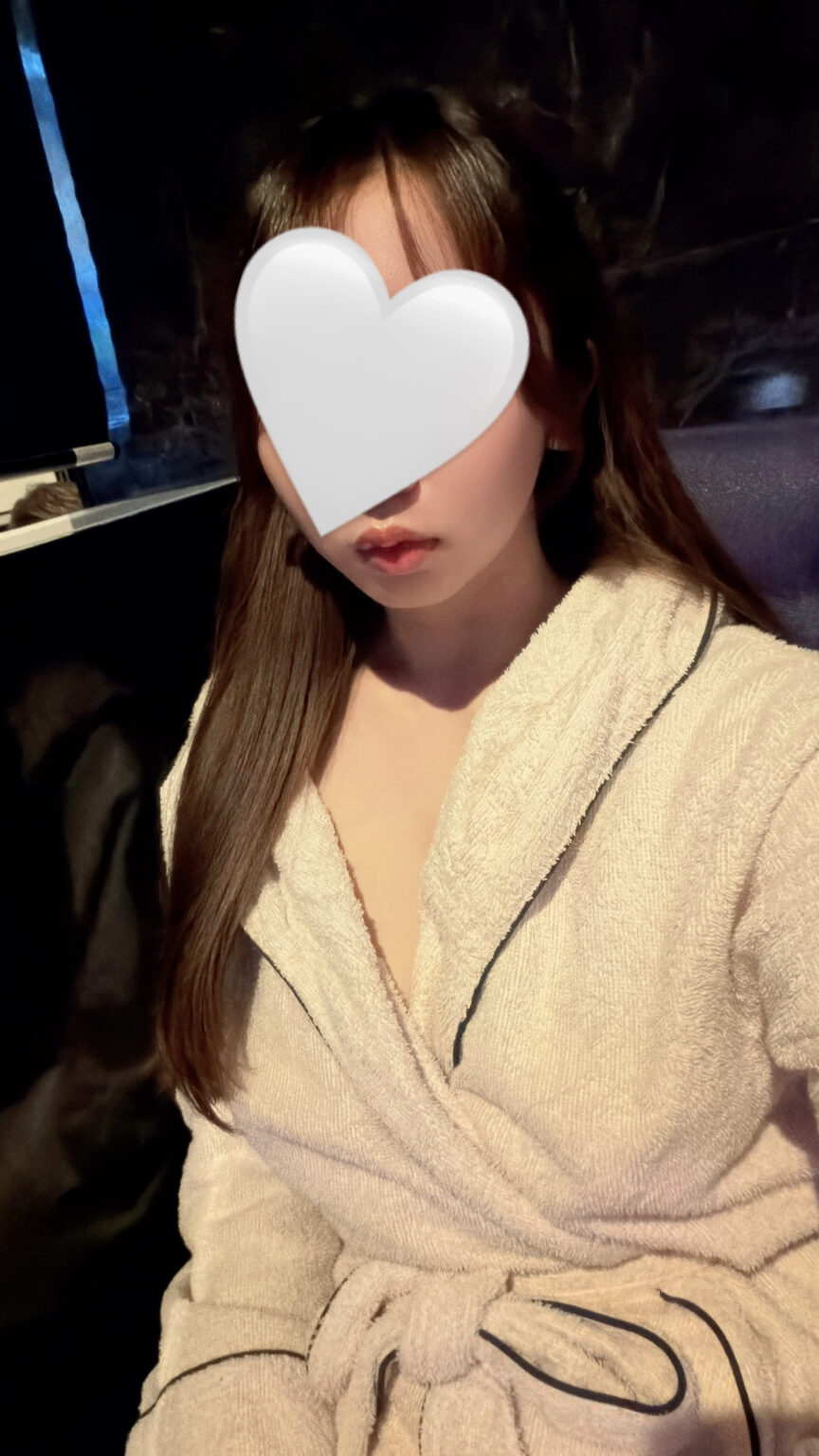 出勤してます！ - 川崎のセクキャバTHIRD 公式 ｜厳選美女と贅沢な時間を